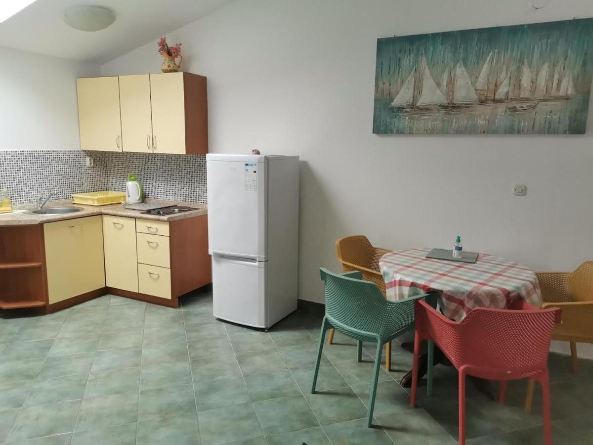 Apartments Aleksandra ラブ エクステリア 写真